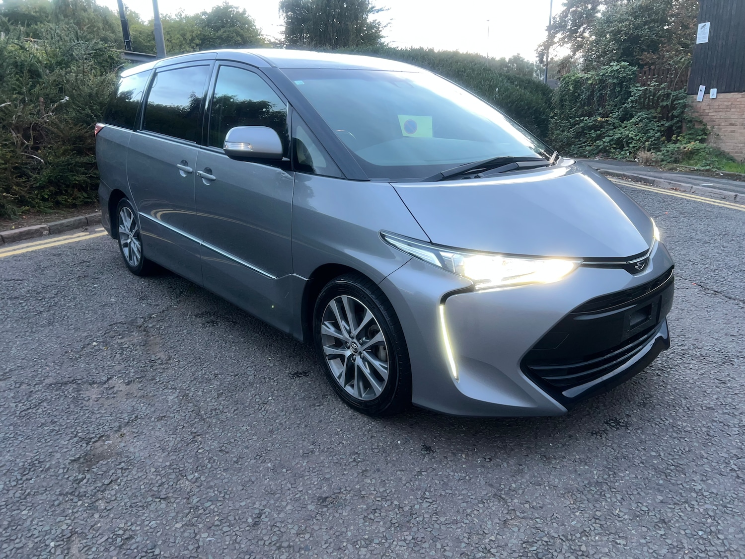 Used Toyota Estima 2016 for sale - 76151075: Photo 1