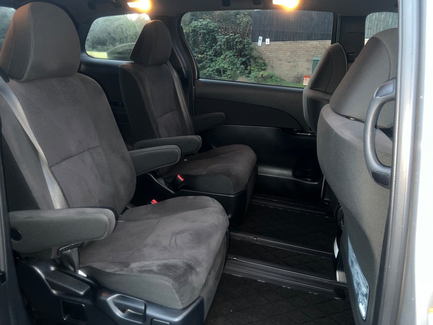 Used Toyota Estima 2016 for sale - 76151075: Photo 16