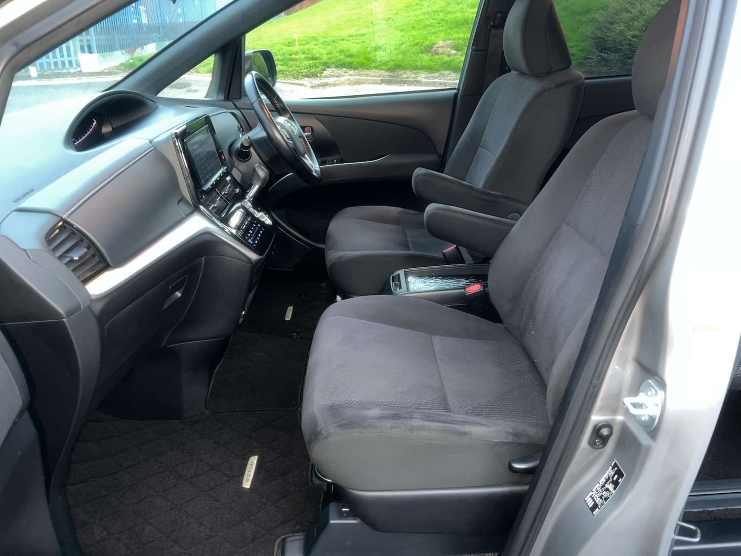 Used Toyota Estima 2016 for sale - 76151075: Photo 18