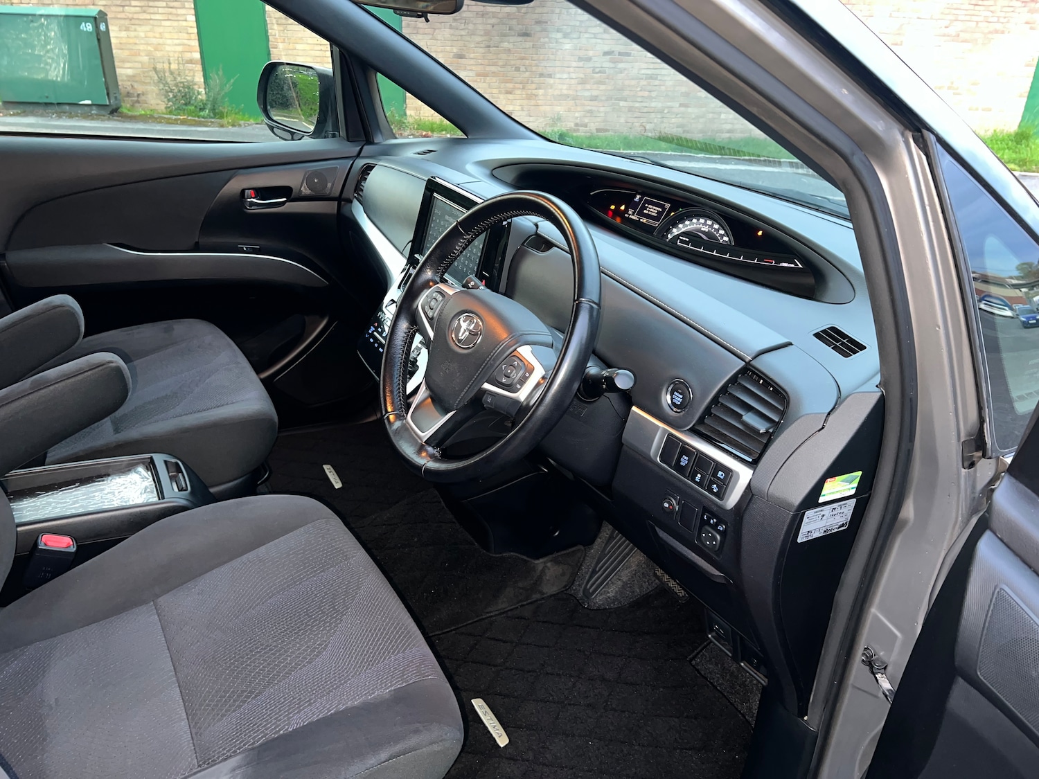 Used Toyota Estima 2016 for sale - 76151075: Photo 24