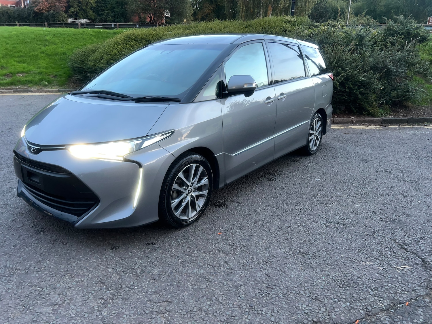 Used Toyota Estima 2016 for sale - 76151075: Photo 4