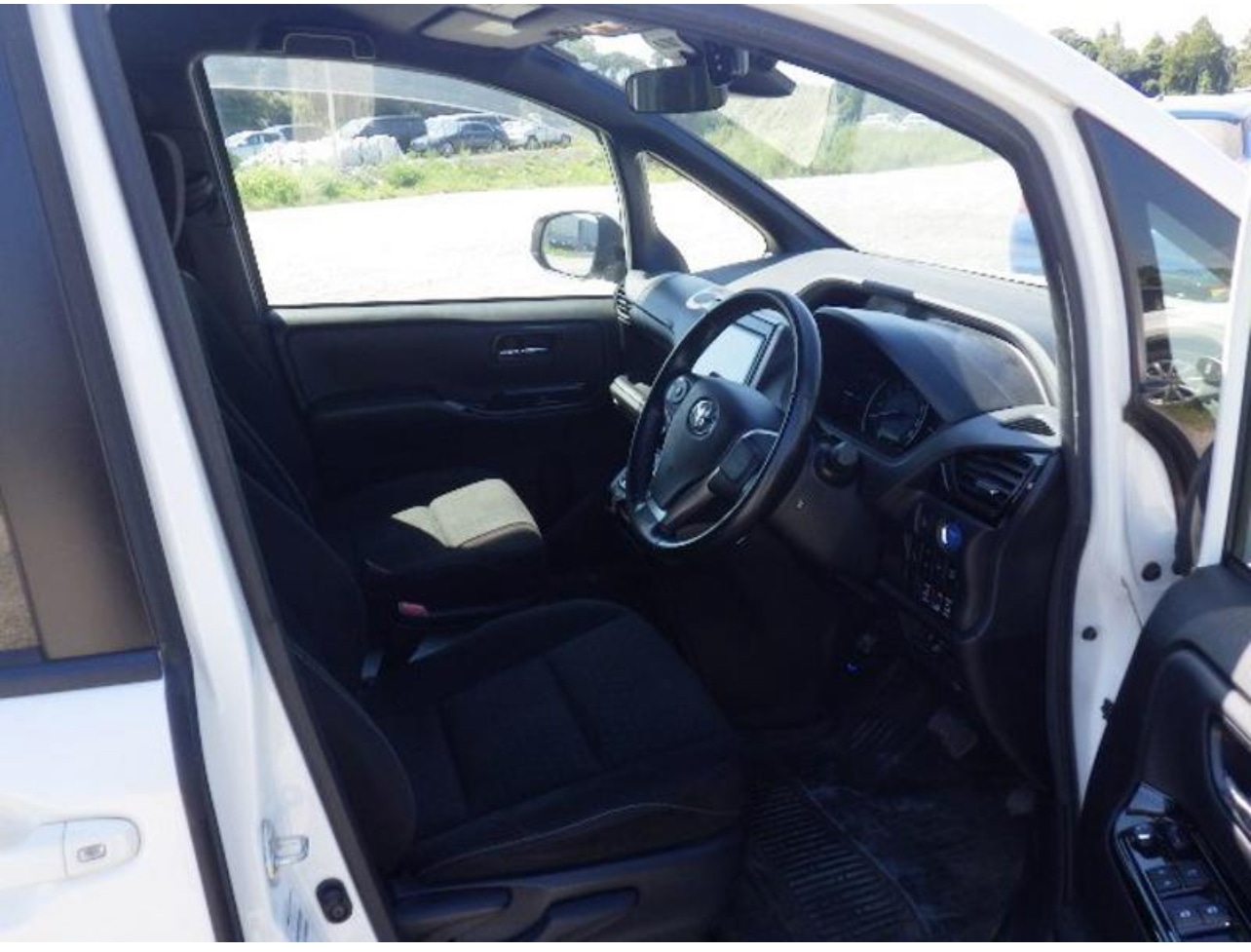 Used Toyota Noah 2018 for sale - 76551167: Photo 10