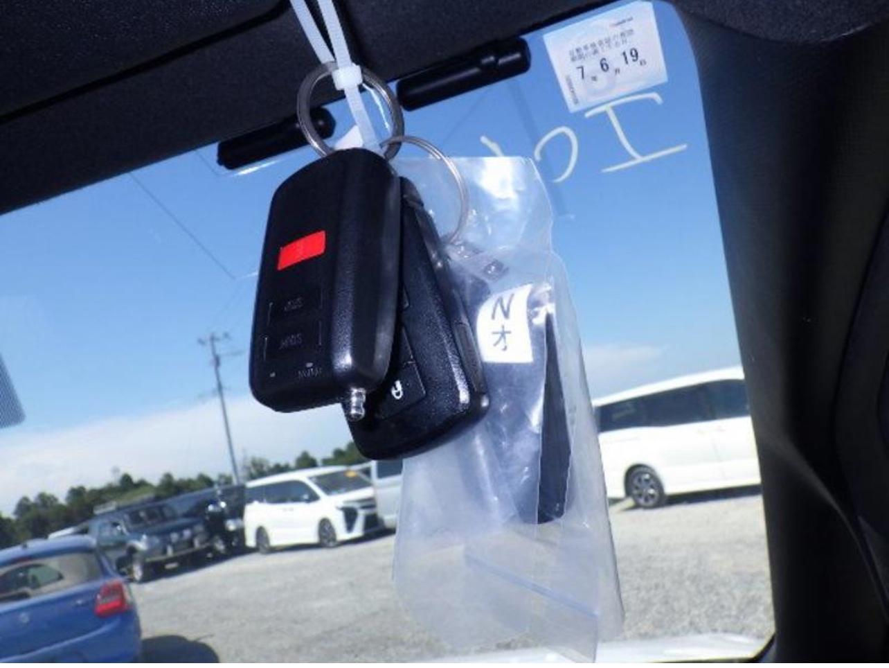 Used Toyota Noah 2018 for sale - 76551167: Photo 16