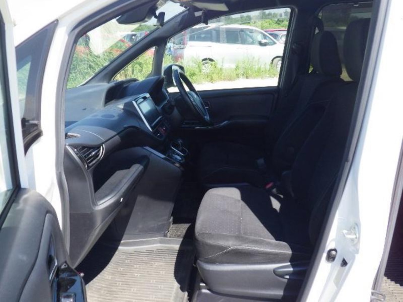 Used Toyota Noah 2018 for sale - 76551167: Photo 7