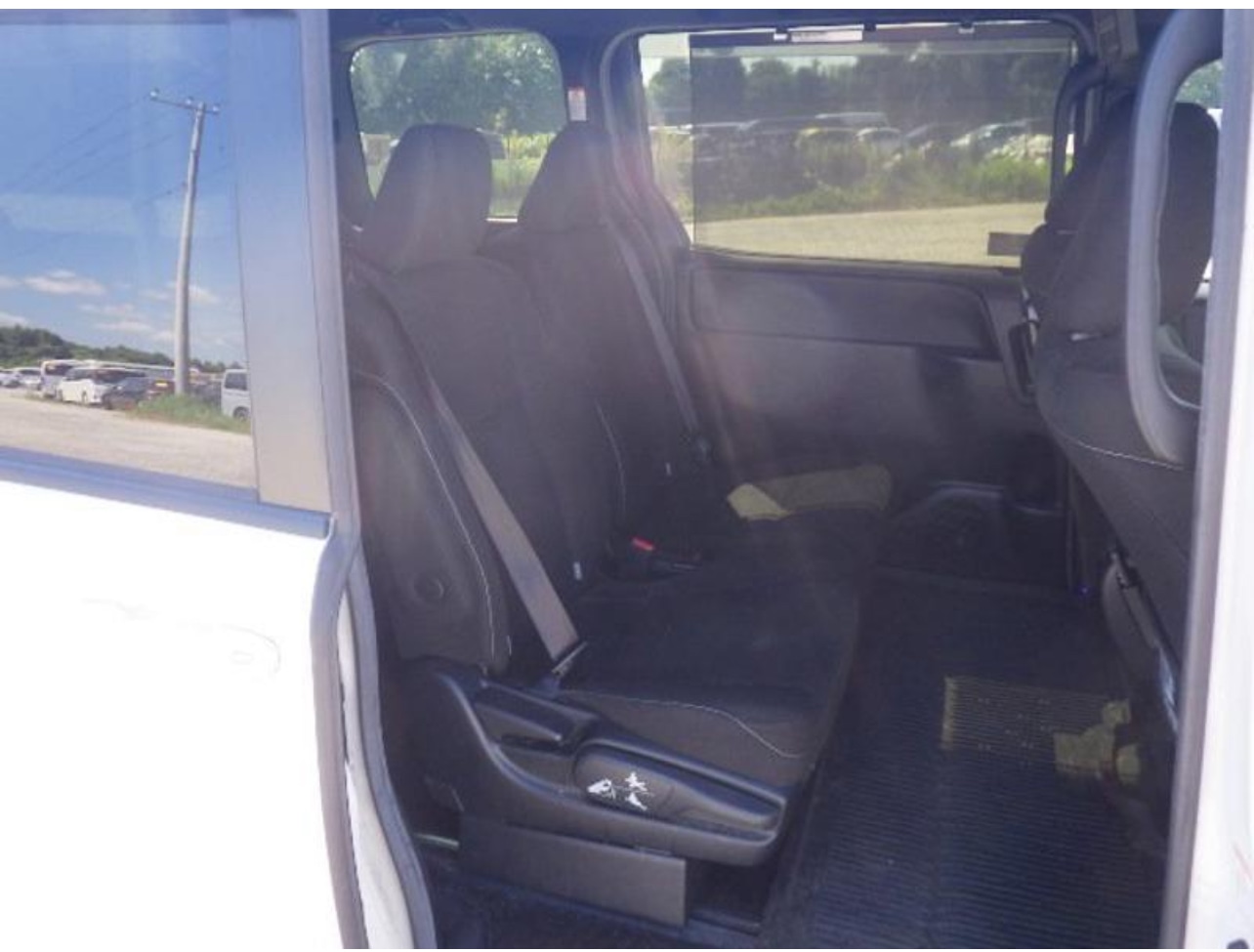 Used Toyota Noah 2018 for sale - 76551167: Photo 8