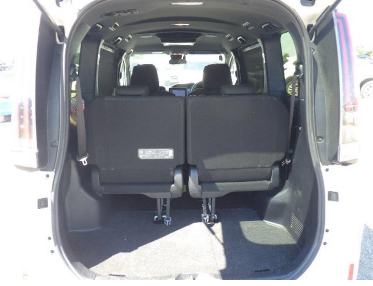 Used Toyota Noah 2018 for sale - 76551167: Photo 9