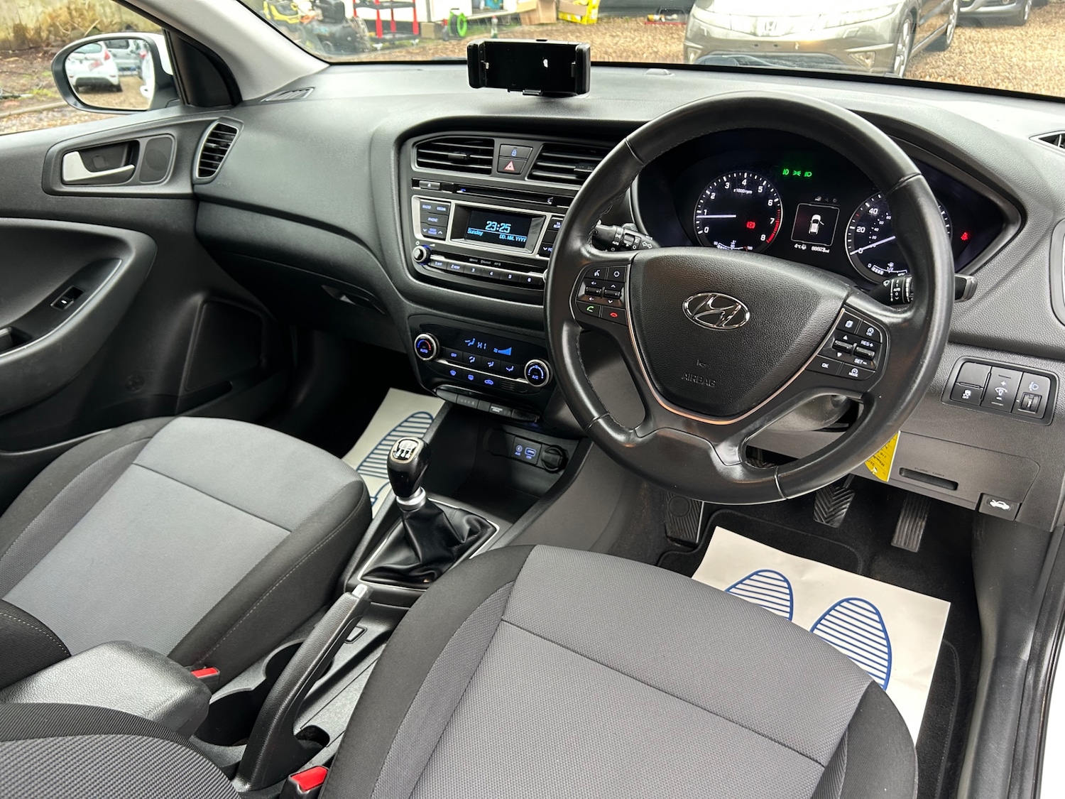 Used Hyundai i20 2017 for sale - 77328919: Photo 17