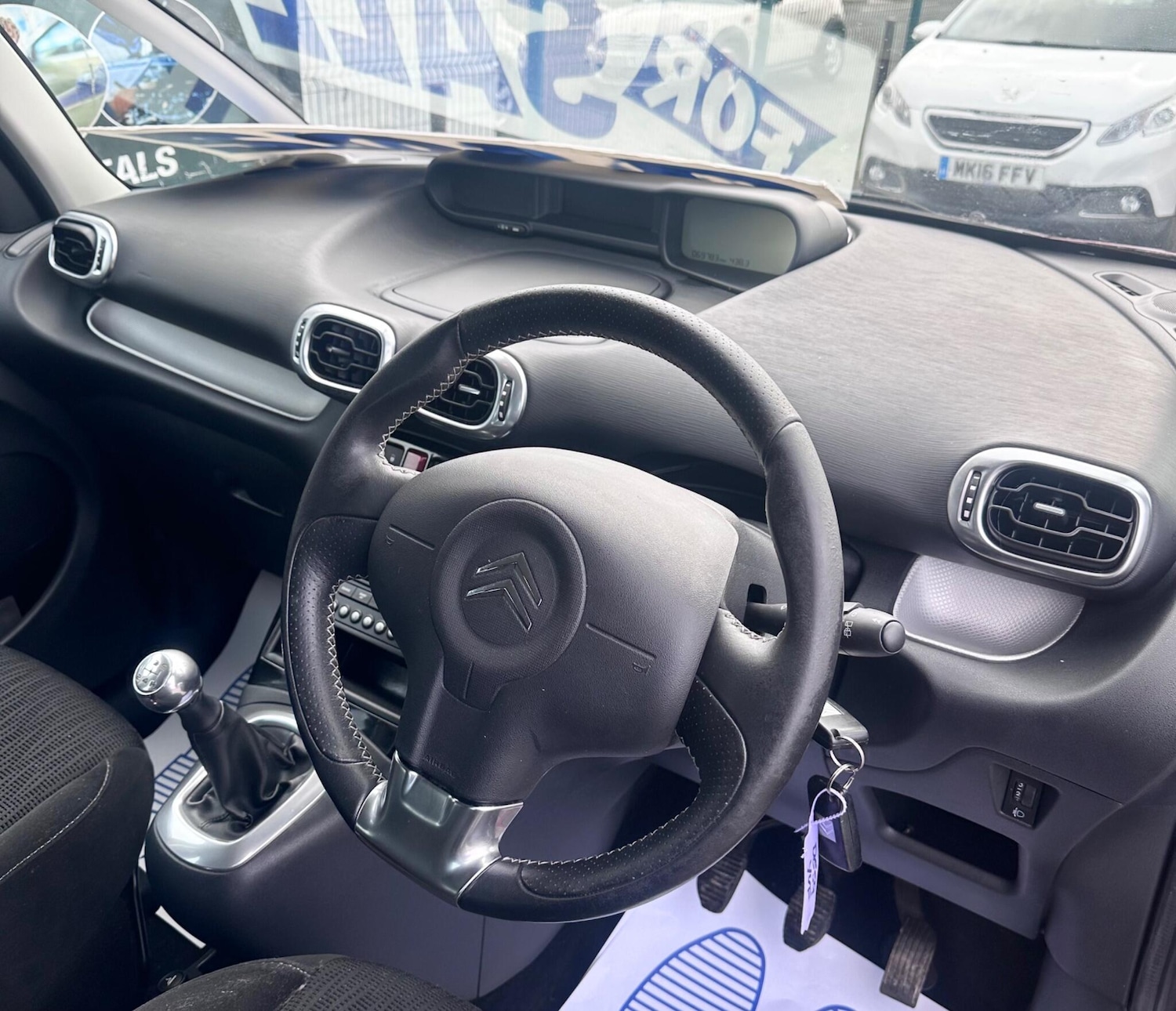 Used Citroen C3 Picasso 2009 for sale - 77633228: Photo 2