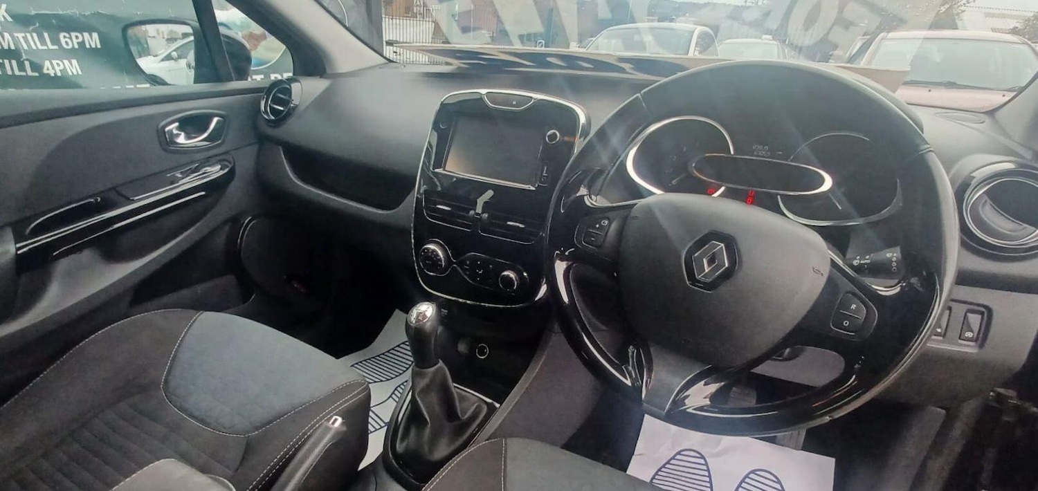 Used Renault Clio 2015 for sale - 76743266: Photo 2