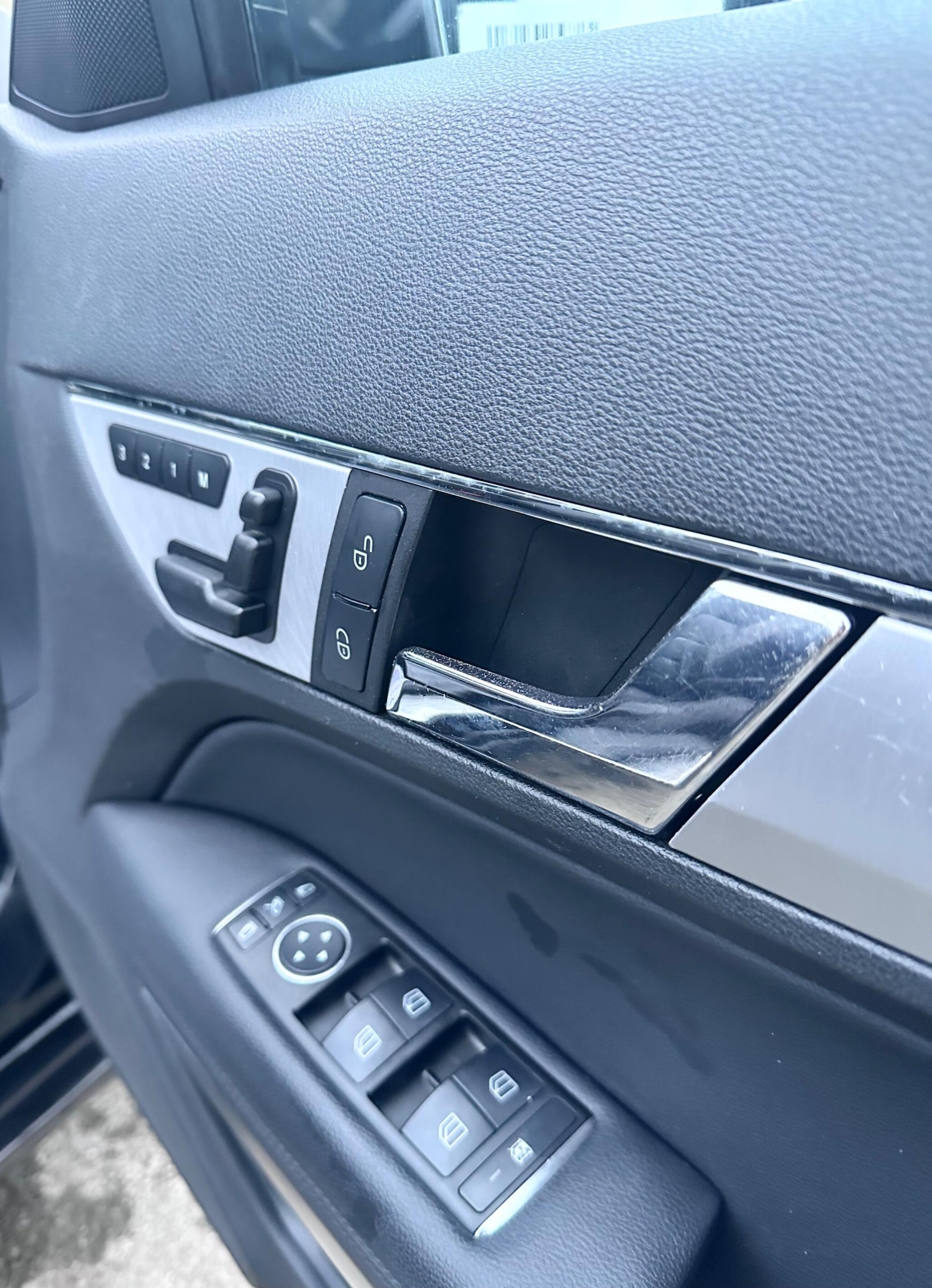 Used Mercedes-Benz E Class 2011 for sale - 78127297: Photo 36