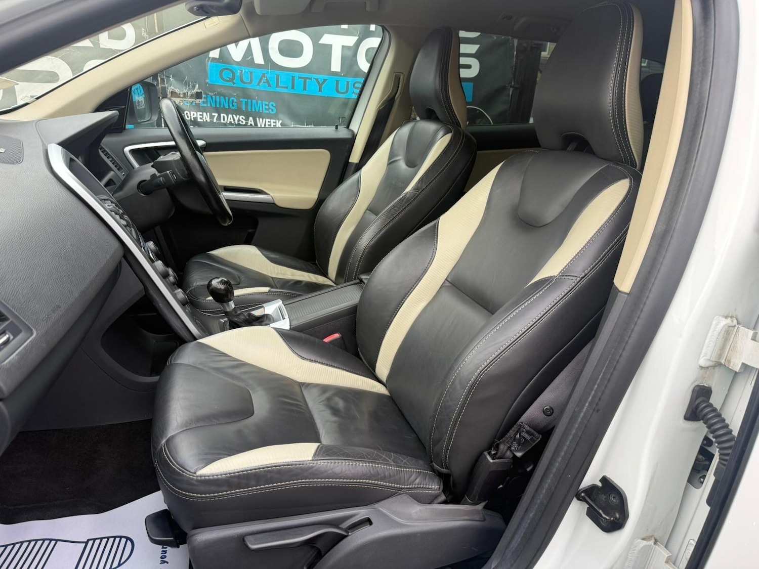 Used Volvo XC60 2011 for sale - 76484426: Photo 14