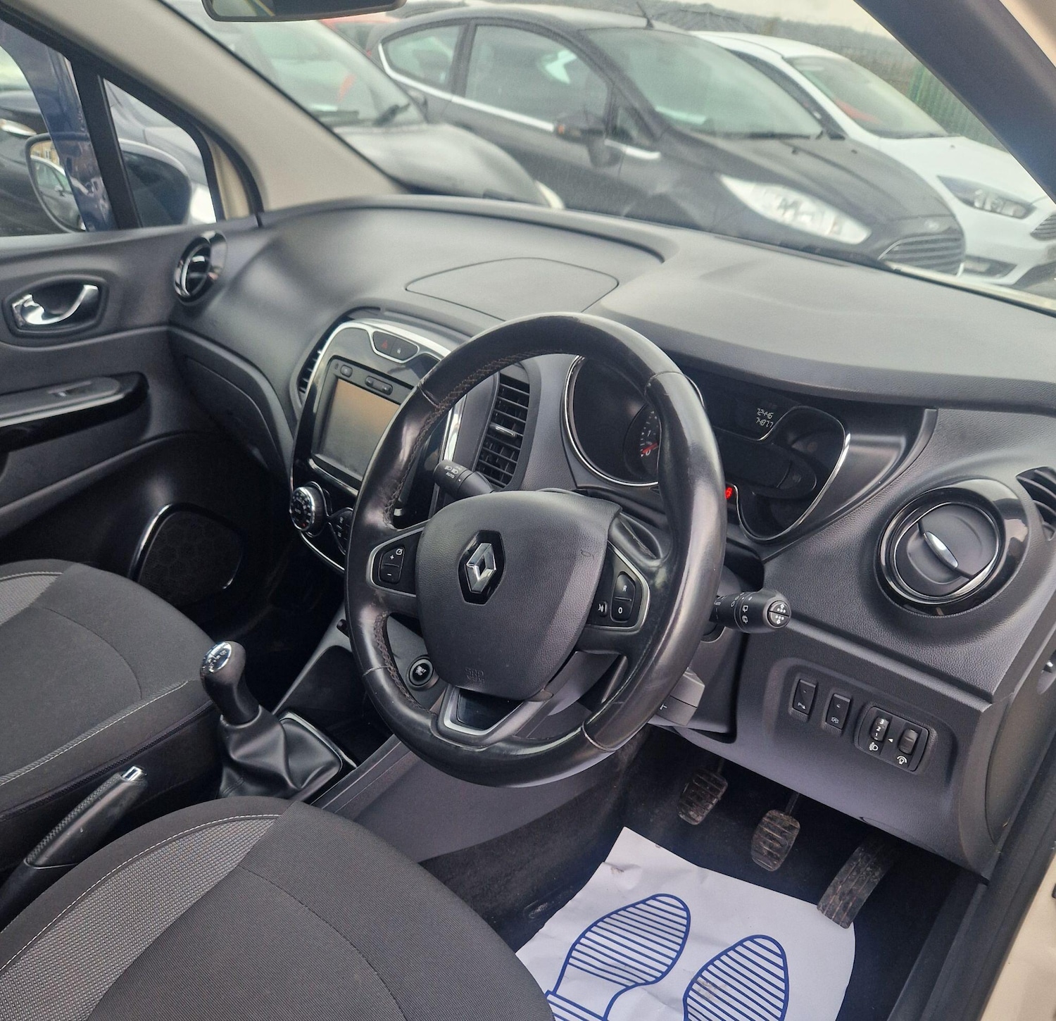 Used Renault Captur 2016 for sale - 76551051: Photo 2