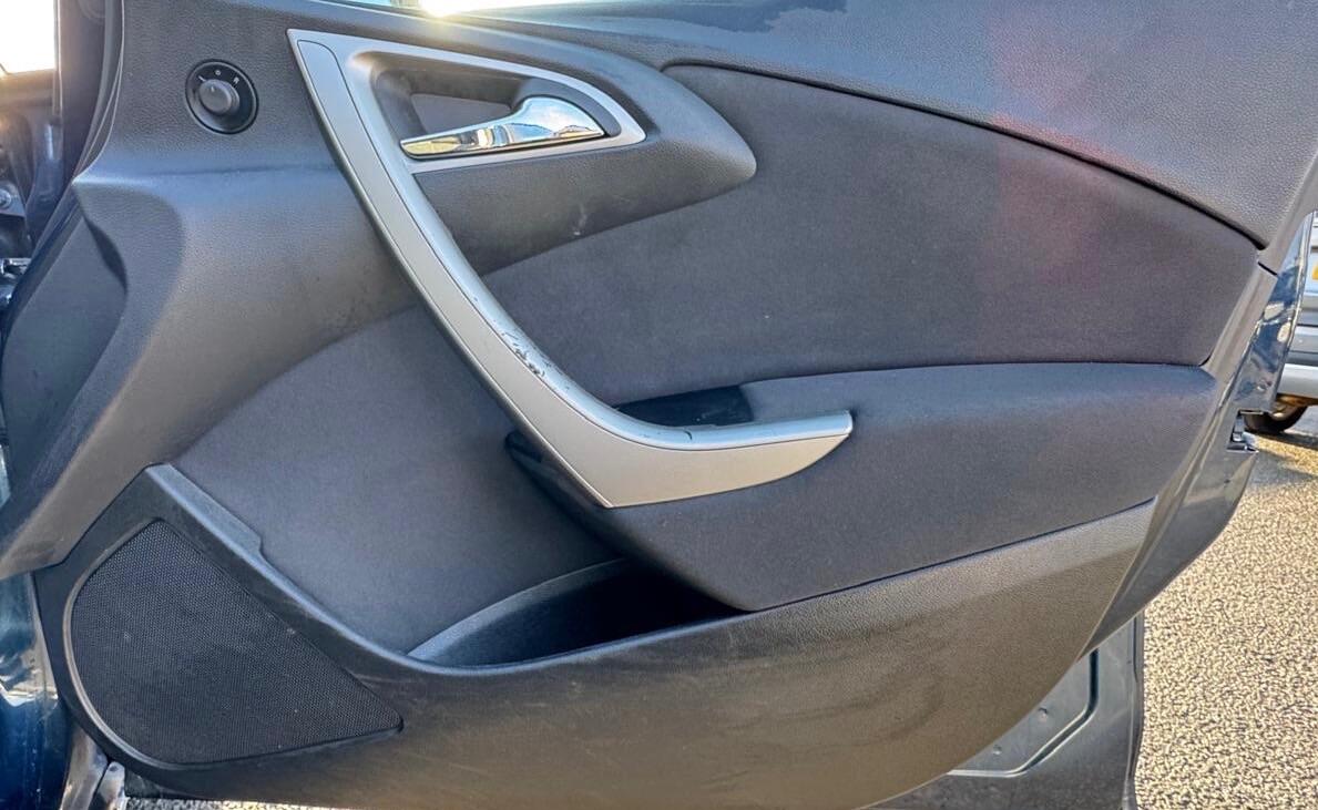 Used Vauxhall Astra 2011 for sale - 76952871: Photo 46