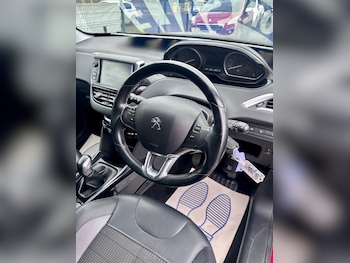 Used Peugeot 2008 2017 for sale - 79093699: Photo
