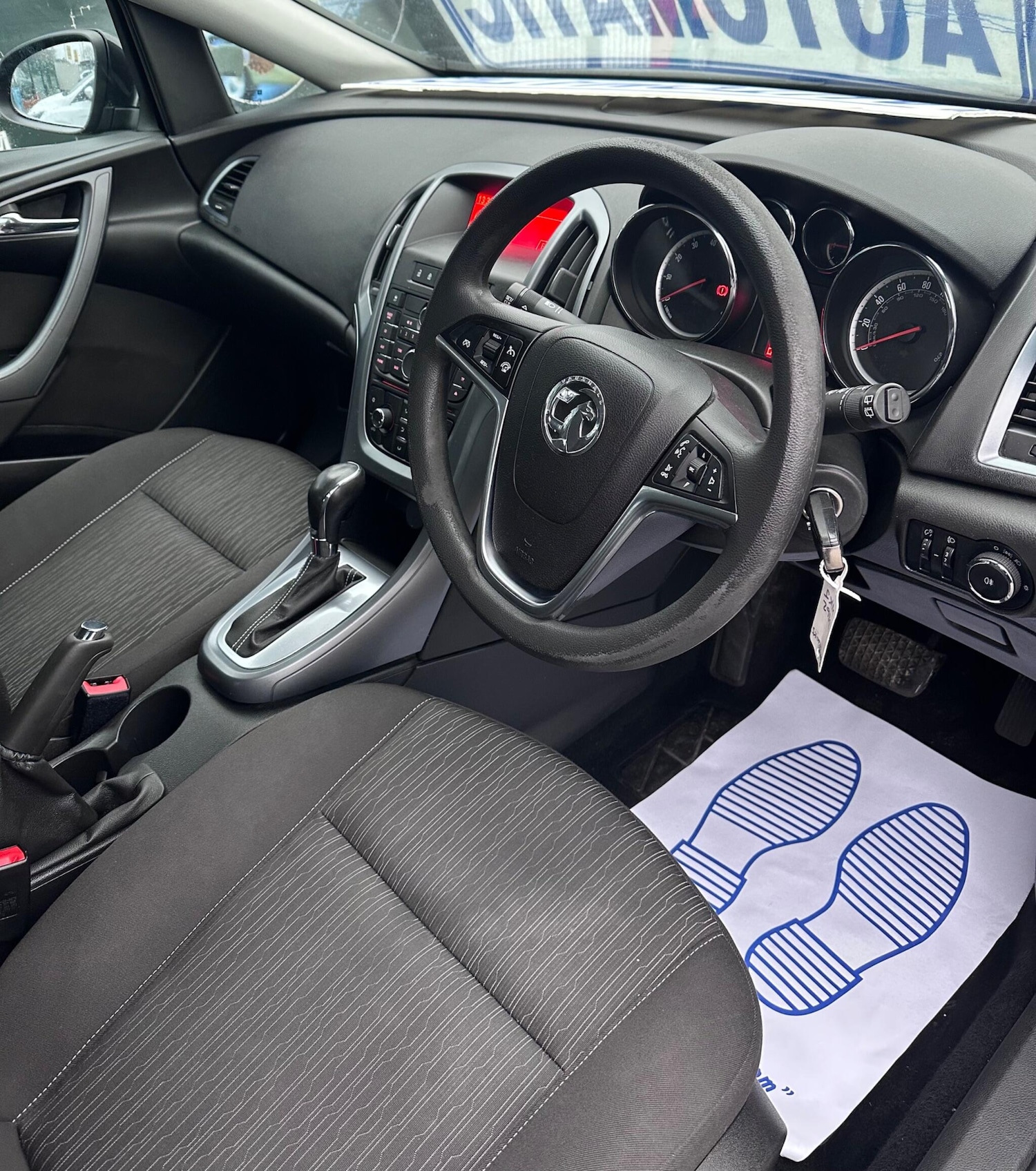 Used Vauxhall Astra 2013 for sale - 77331307: Photo 2