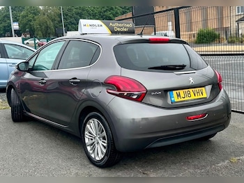 Used Peugeot 208 2018 for sale - 79361390: Photo
