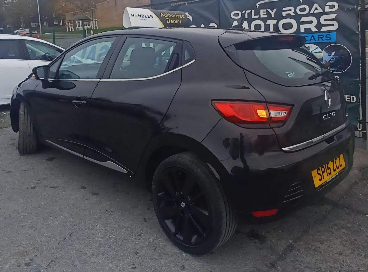 Used Renault Clio 2015 for sale - 76378065: Photo 5