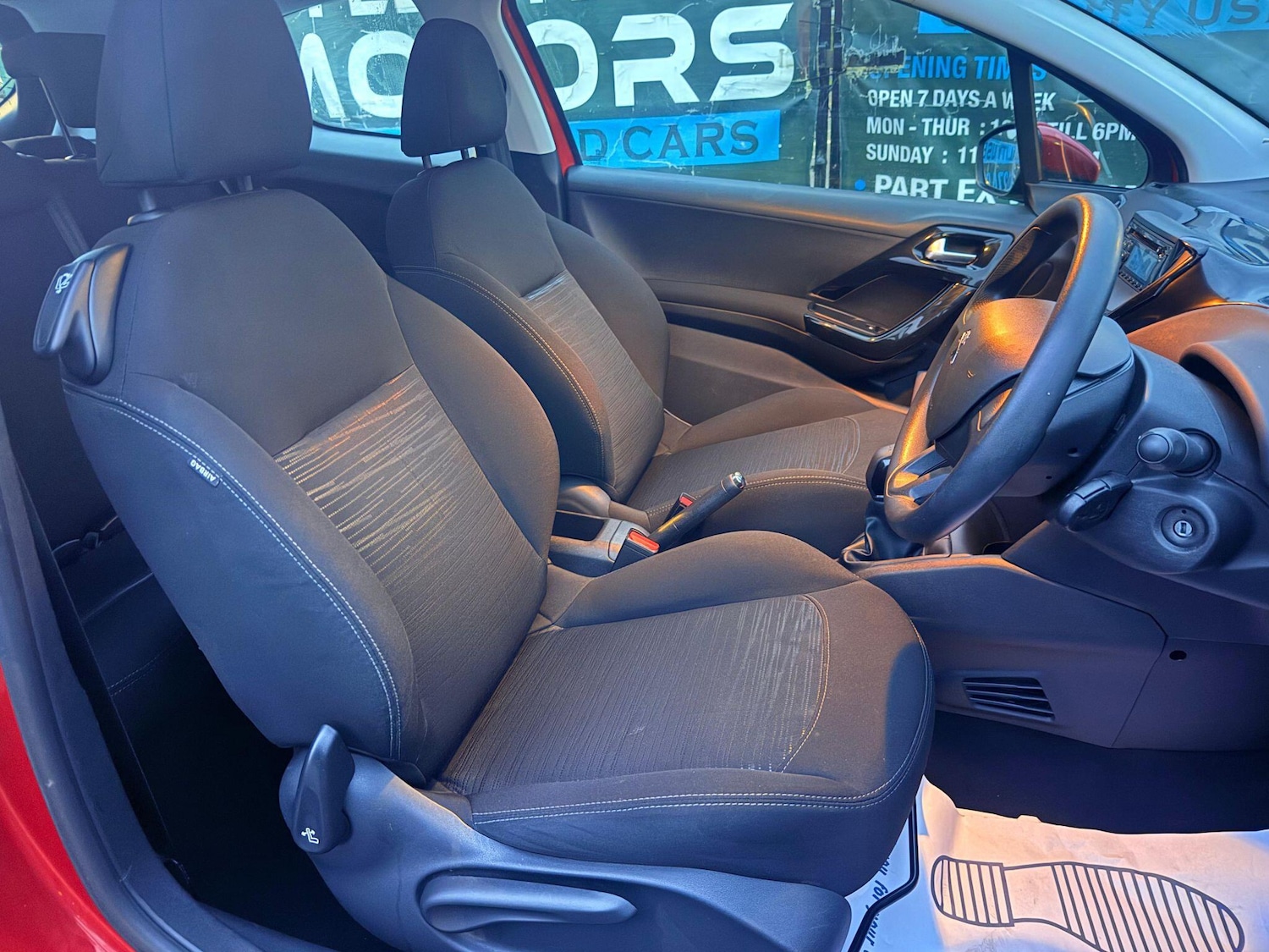 Used Peugeot 208 2013 for sale - 76484934: Photo 16