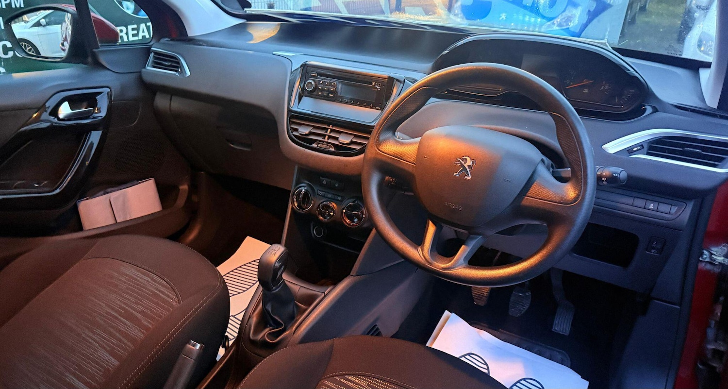 Used Peugeot 208 2013 for sale - 76484934: Photo 2