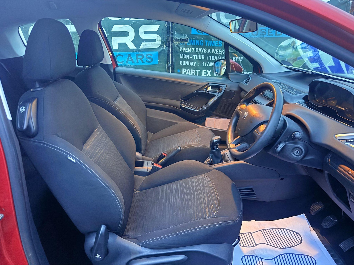 Used Peugeot 208 2013 for sale - 76484934: Photo 6