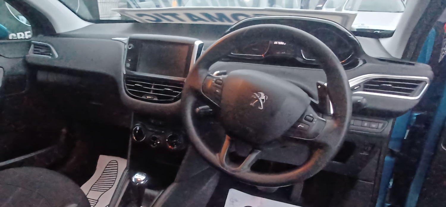 Used Peugeot 208 2012 for sale - 76370168: Photo 2