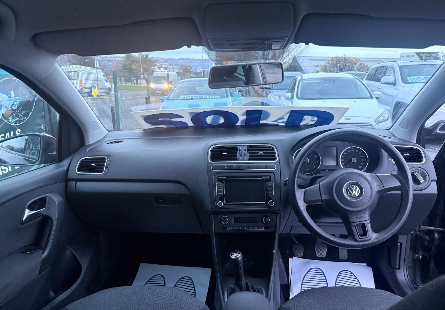 Used Volkswagen Polo 2011 for sale - 76633205: Photo 2