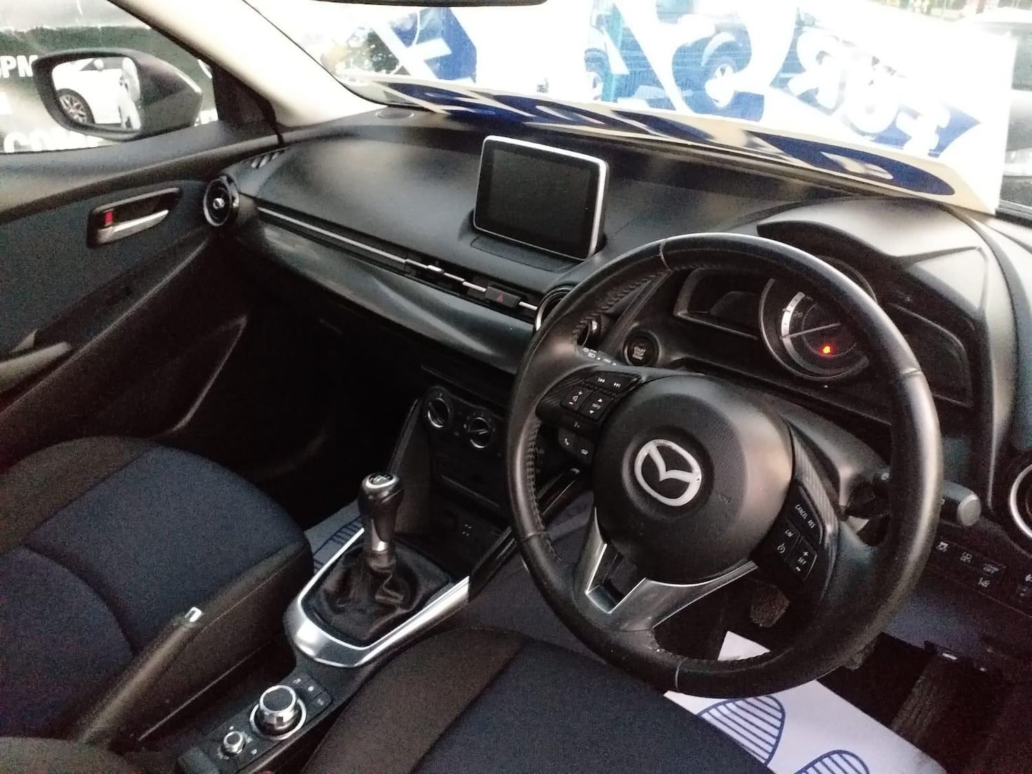 Used Mazda Mazda2 2015 for sale - 77120696: Photo 2