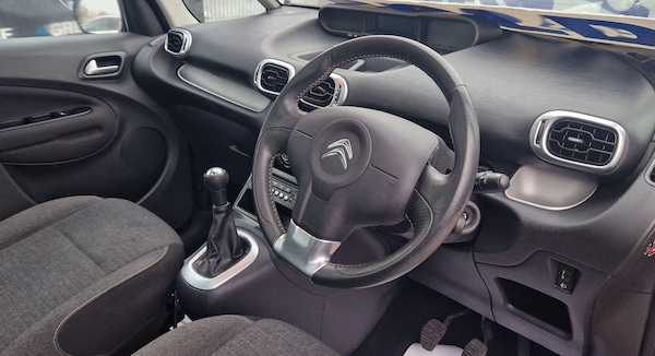 Used Citroen C3 Picasso 2017 for sale - 76325954: Photo 2