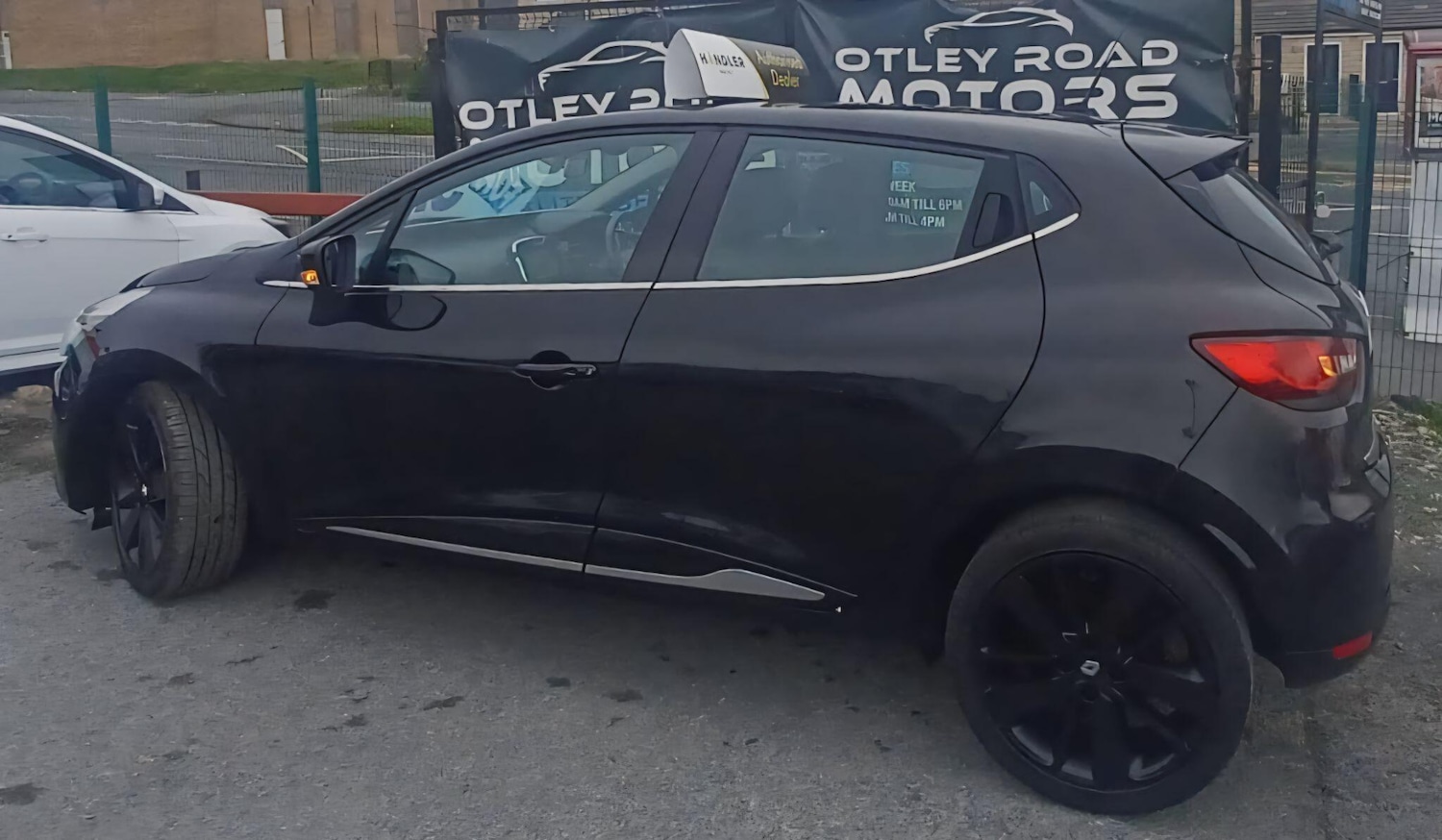 Used Renault Clio 2015 for sale - 76953424: Photo 38