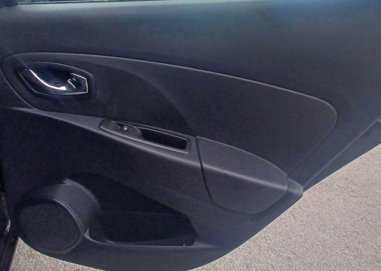 Used Renault Clio 2015 for sale - 76953424: Photo 4