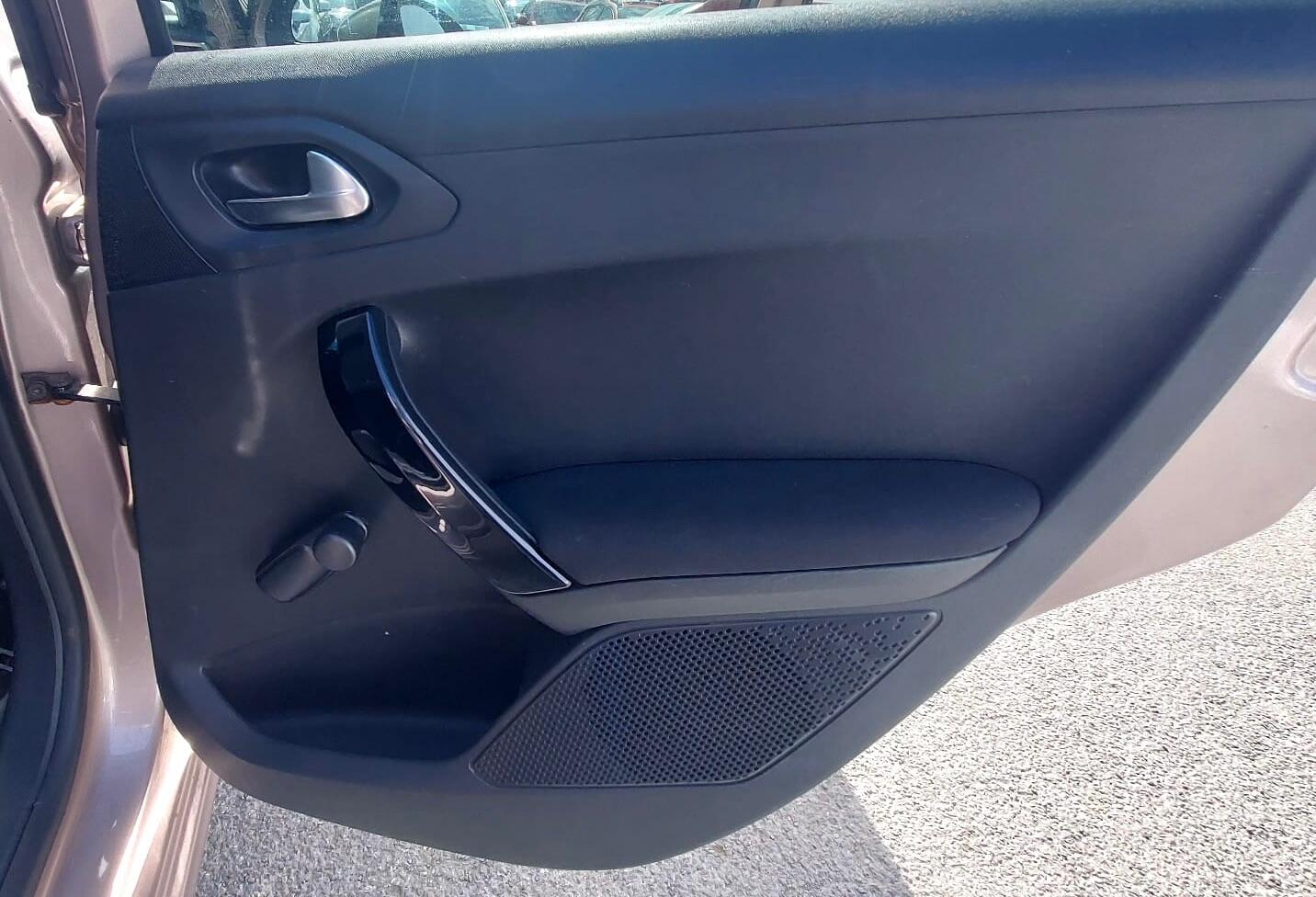 Used Peugeot 208 for sale - 78057936: Photo 31