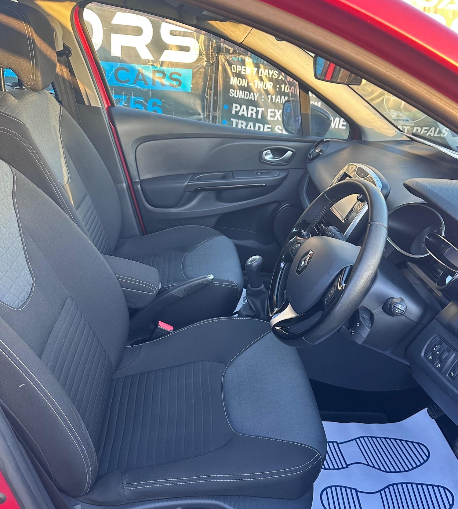 Used Renault Clio 2015 for sale - 76656962: Photo 10