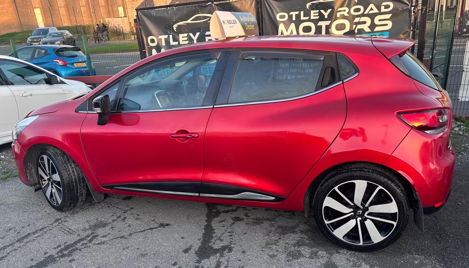 Used Renault Clio 2015 for sale - 76656962: Photo 25