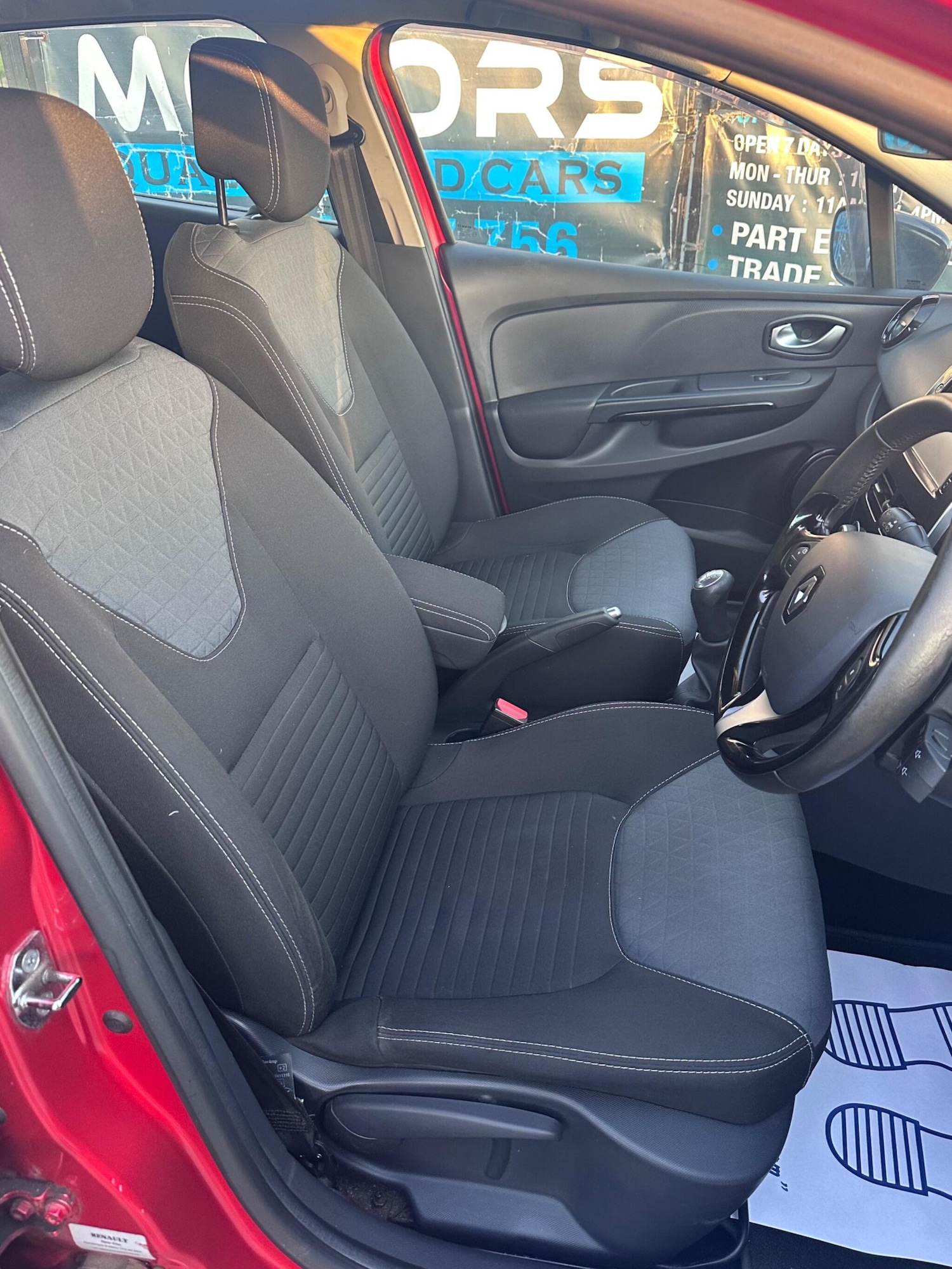 Used Renault Clio 2015 for sale - 76656962: Photo 6