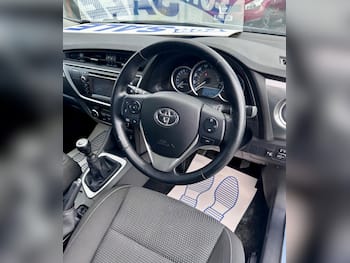 Used Toyota Auris 2013 for sale - 79635344: Photo