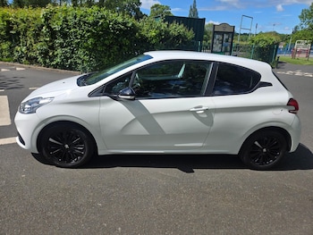 Used Peugeot 208 2017 for sale - 78582397: Photo