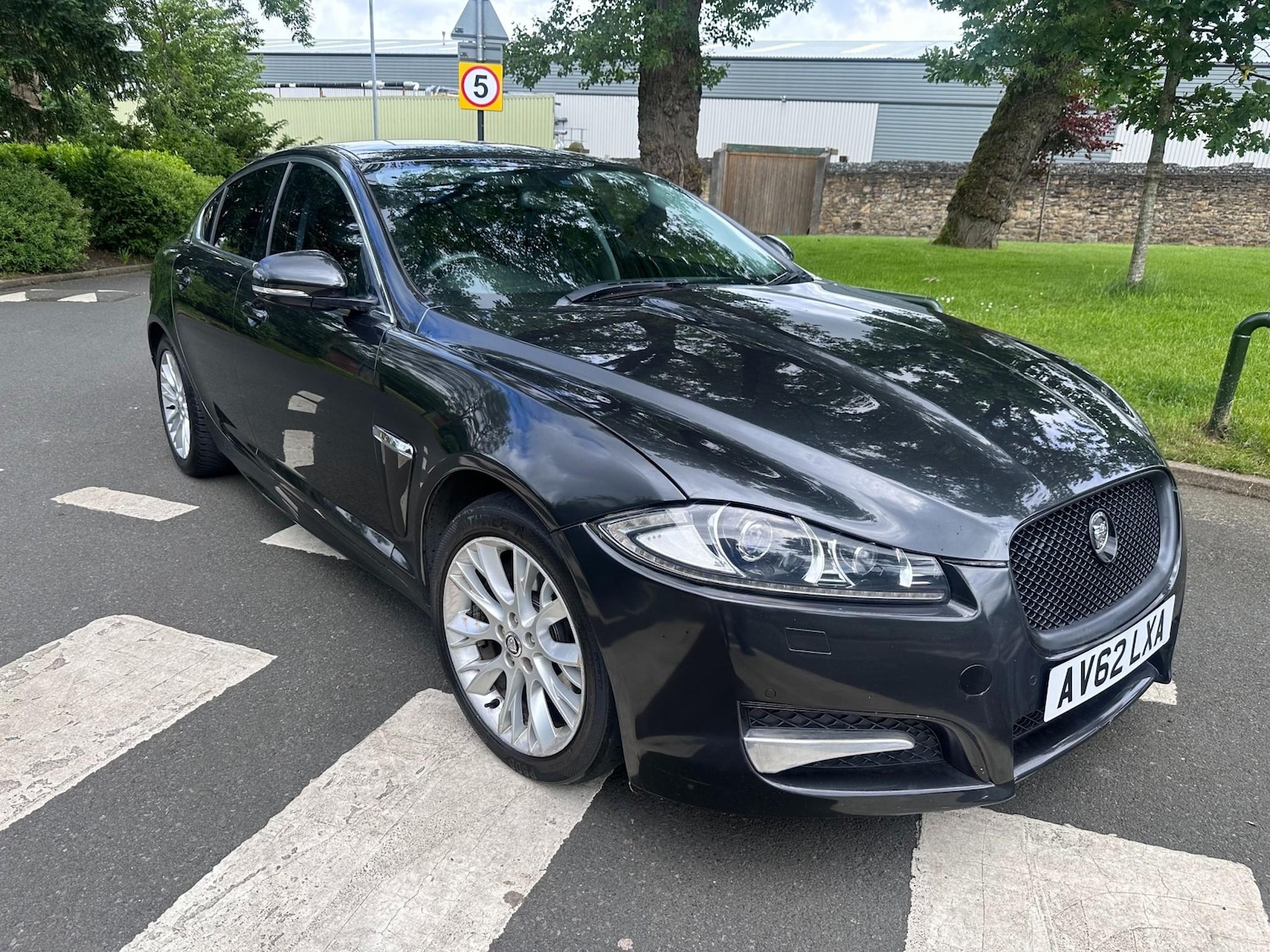 Used Jaguar XF 2012 for sale - 76581329: Photo 1