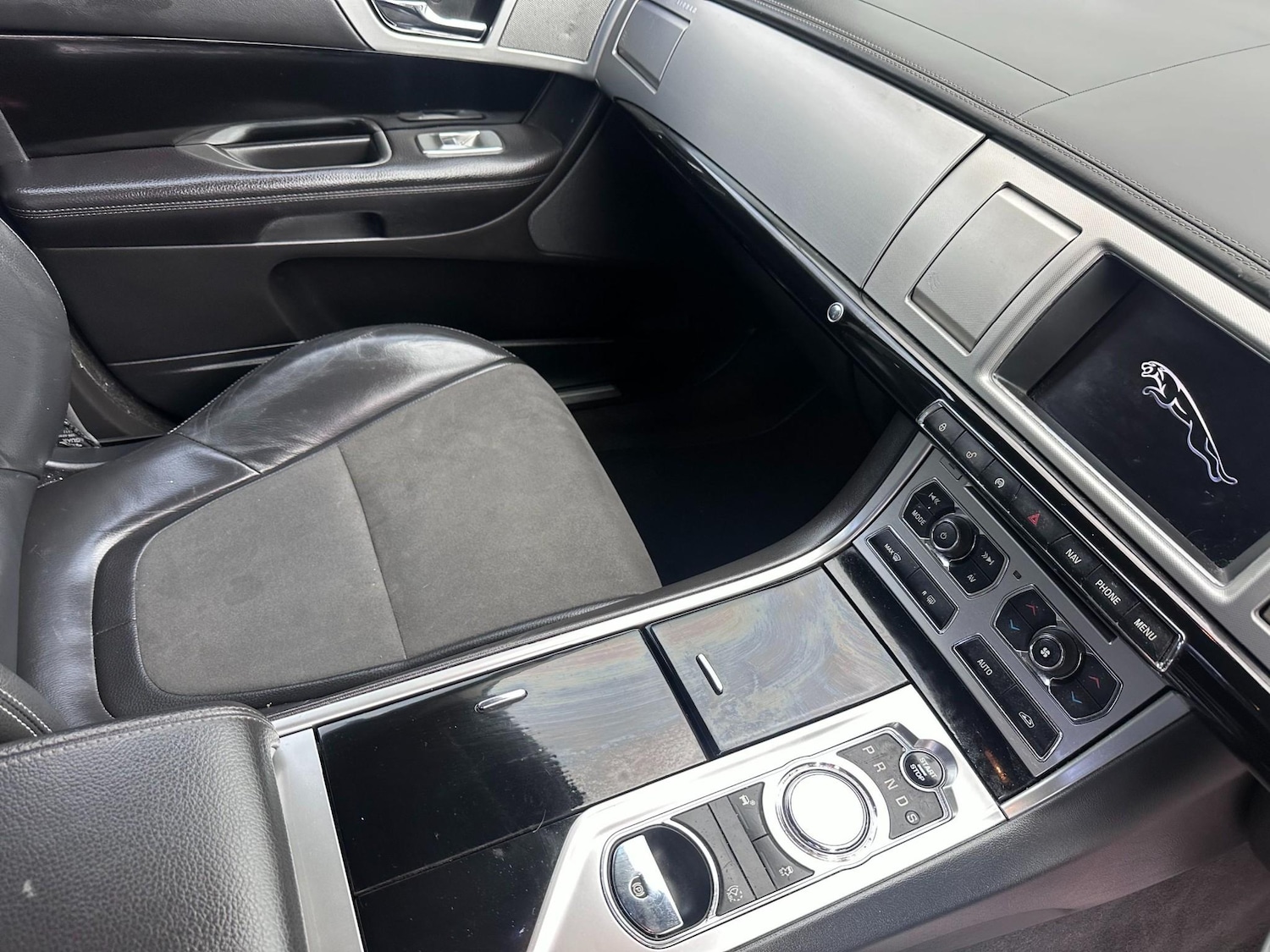 Used Jaguar XF 2012 for sale - 76581329: Photo 15