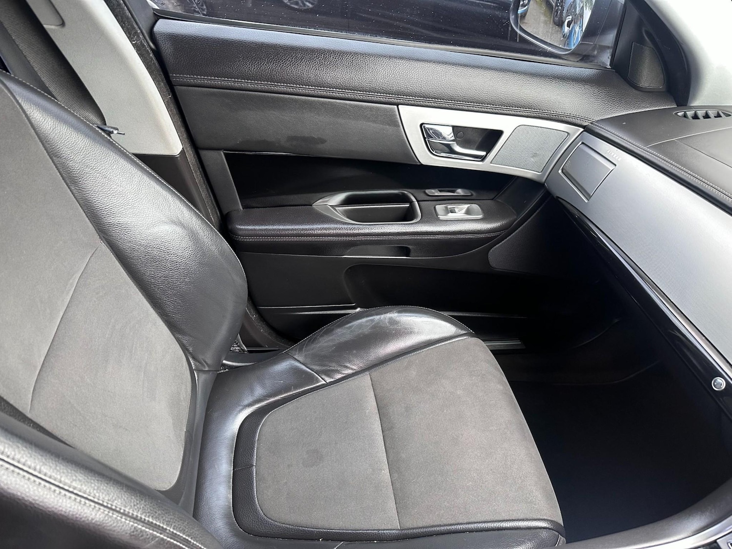 Used Jaguar XF 2012 for sale - 76581329: Photo 16