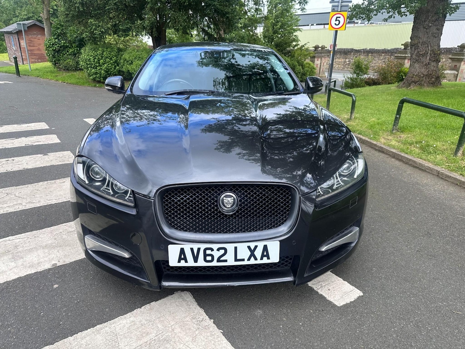 Used Jaguar XF 2012 for sale - 76581329: Photo 2