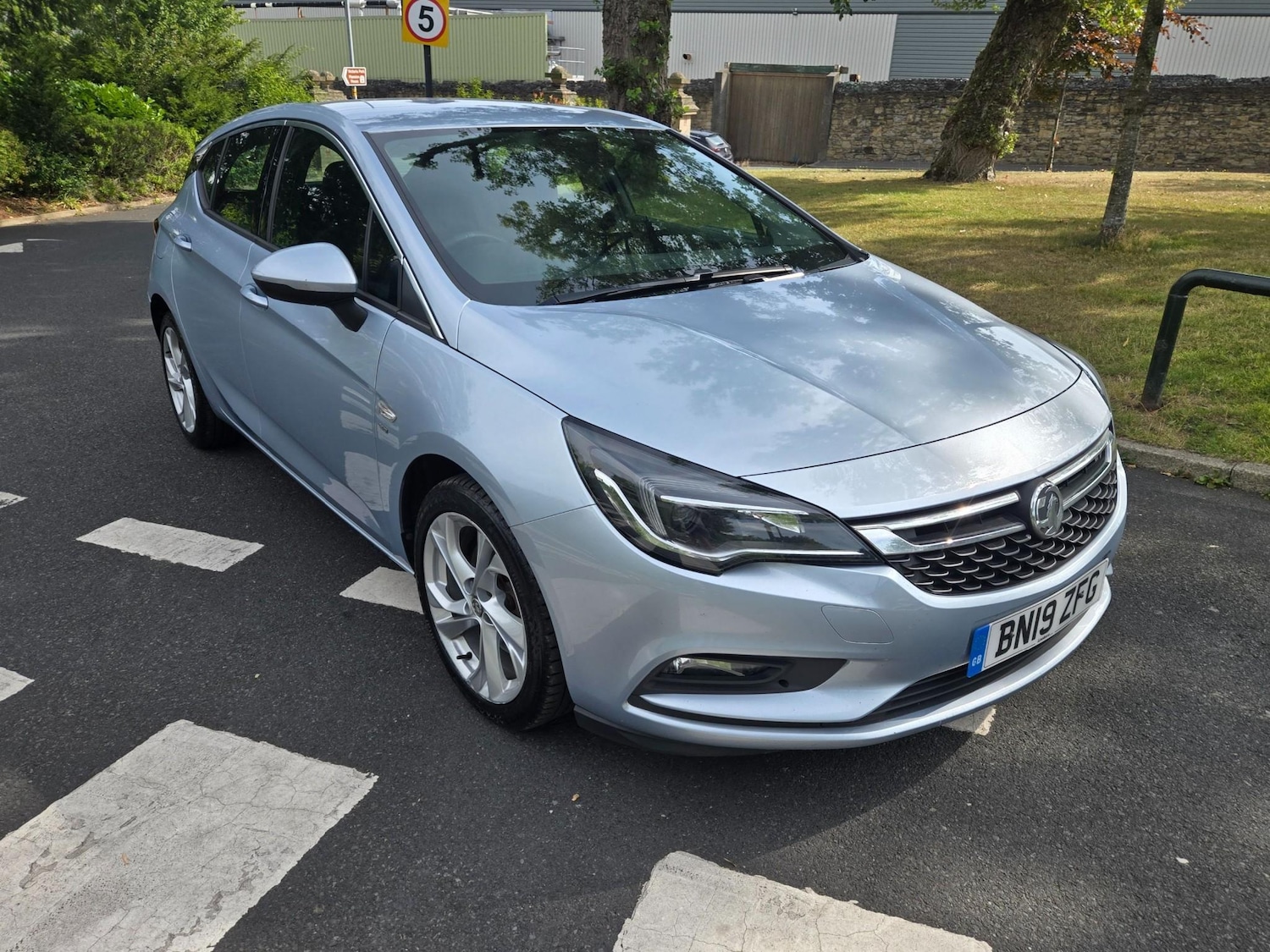 Used Vauxhall Astra 2019 for sale - 76196959: Photo 1