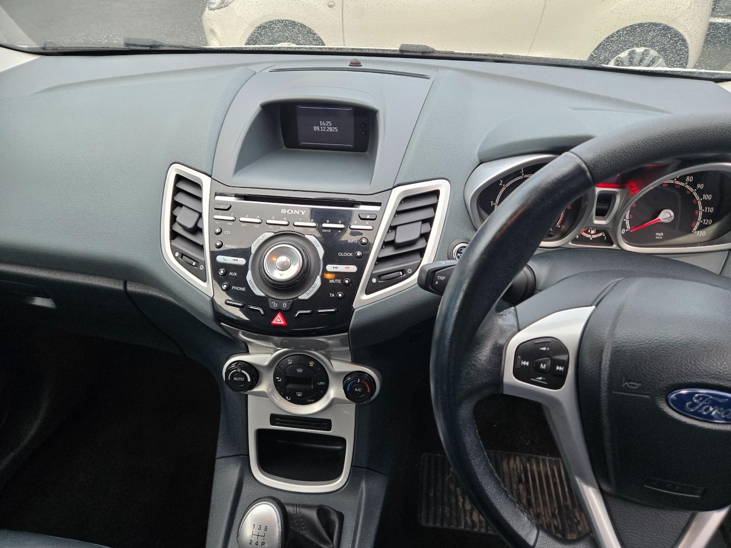 Used Ford Fiesta 2010 for sale - 76882963: Photo 11