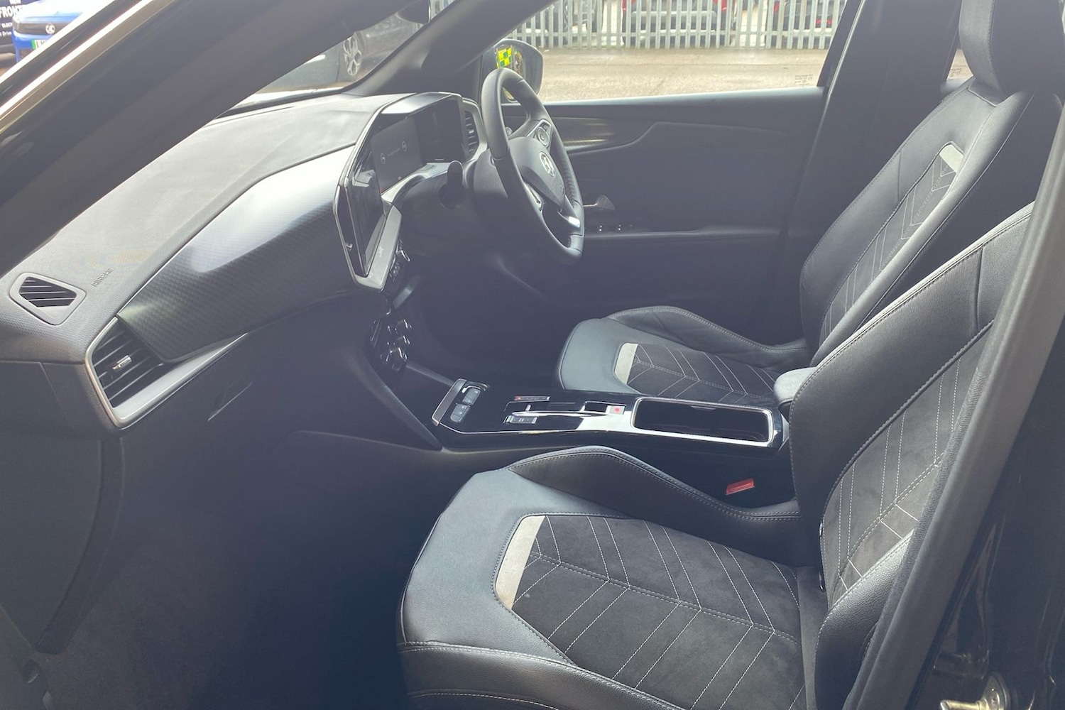 Used Vauxhall Mokka Electric 2024 for sale - 76401592: Photo 3