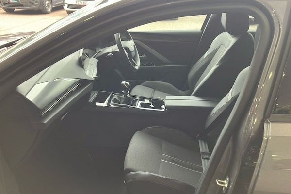 Used Vauxhall Astra 2024 for sale - 75412456: Photo 3