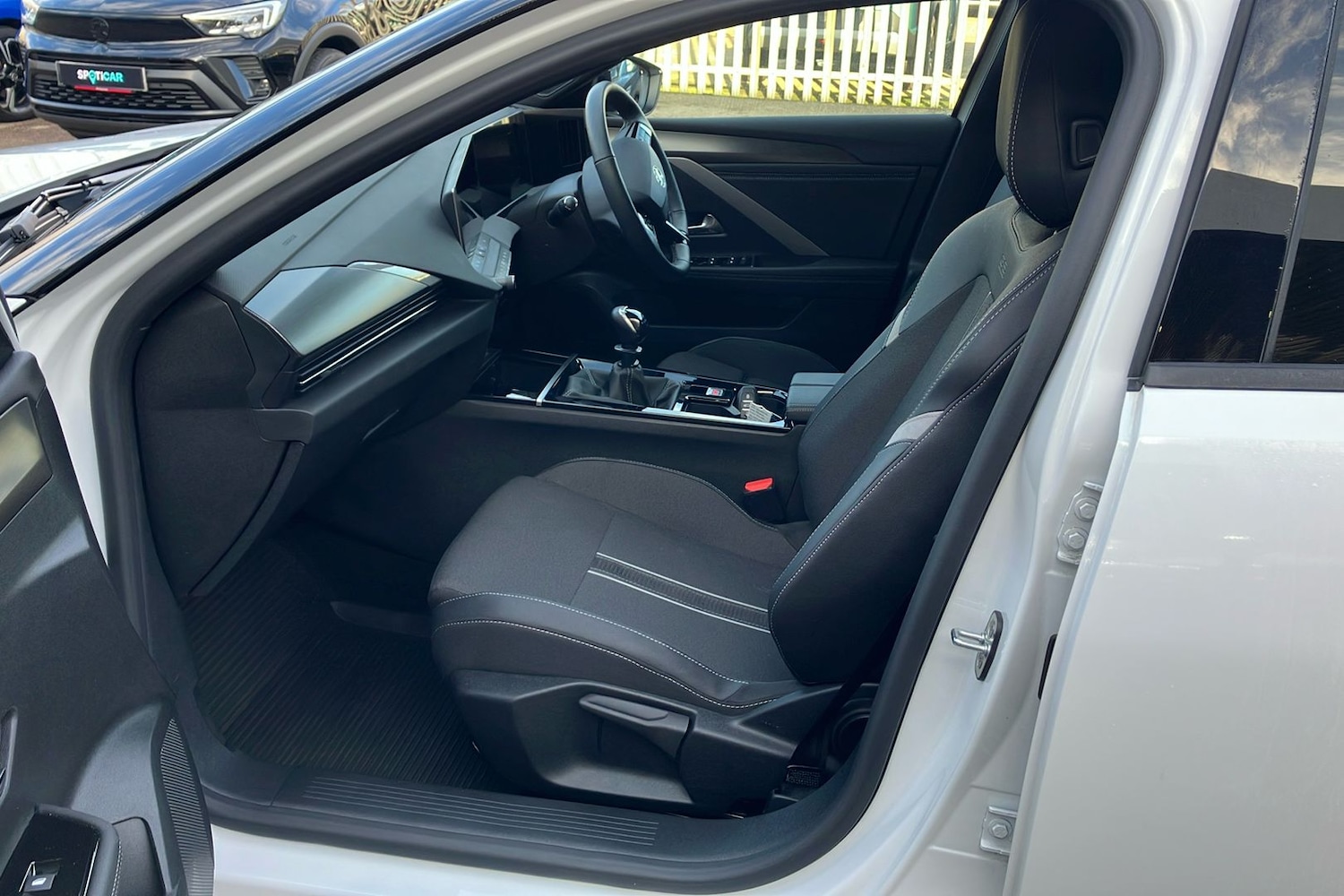 Used Vauxhall Astra 2024 for sale - 76705393: Photo 3