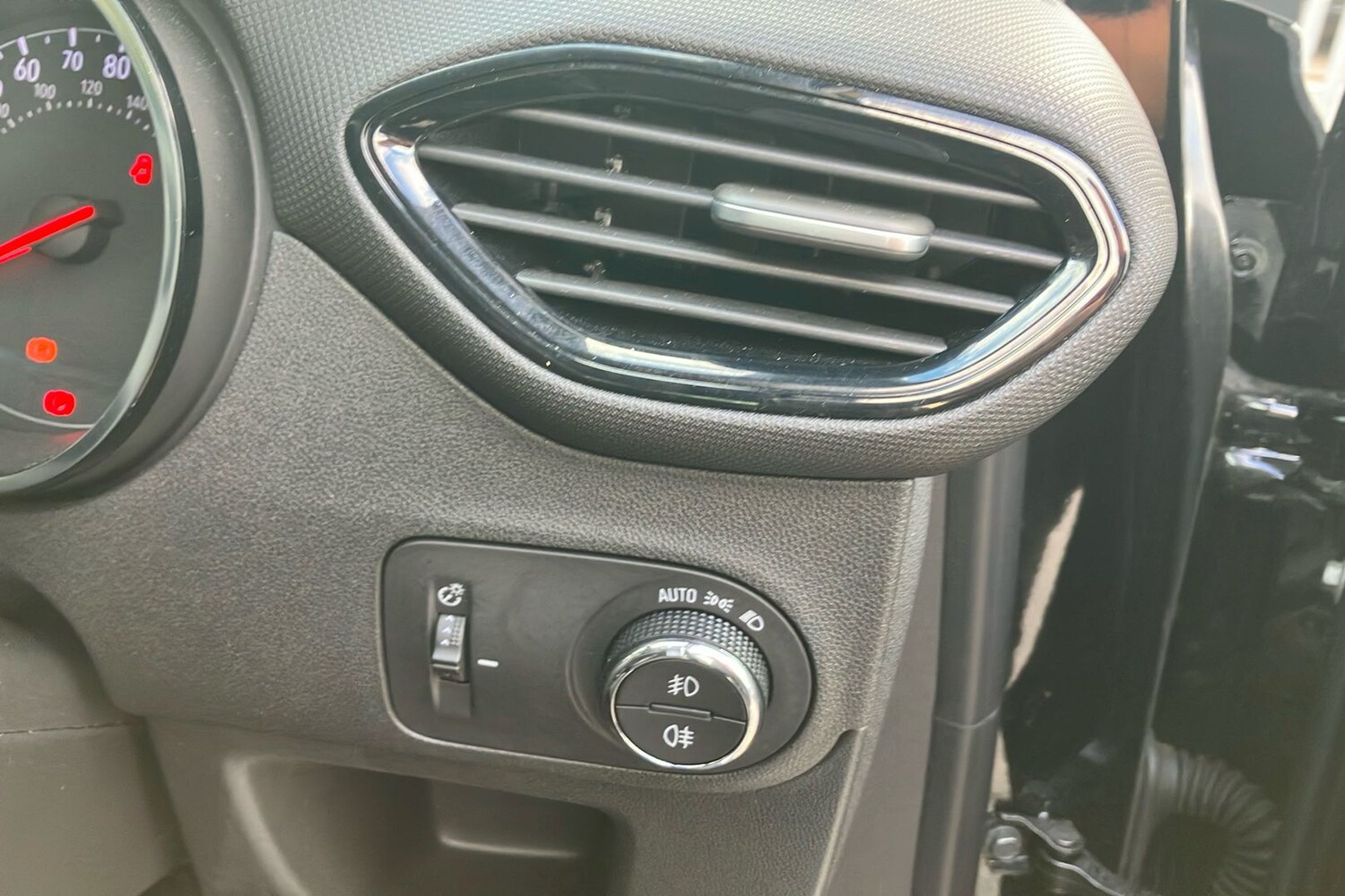 Used Vauxhall Crossland 2024 for sale - 75951178: Photo 21