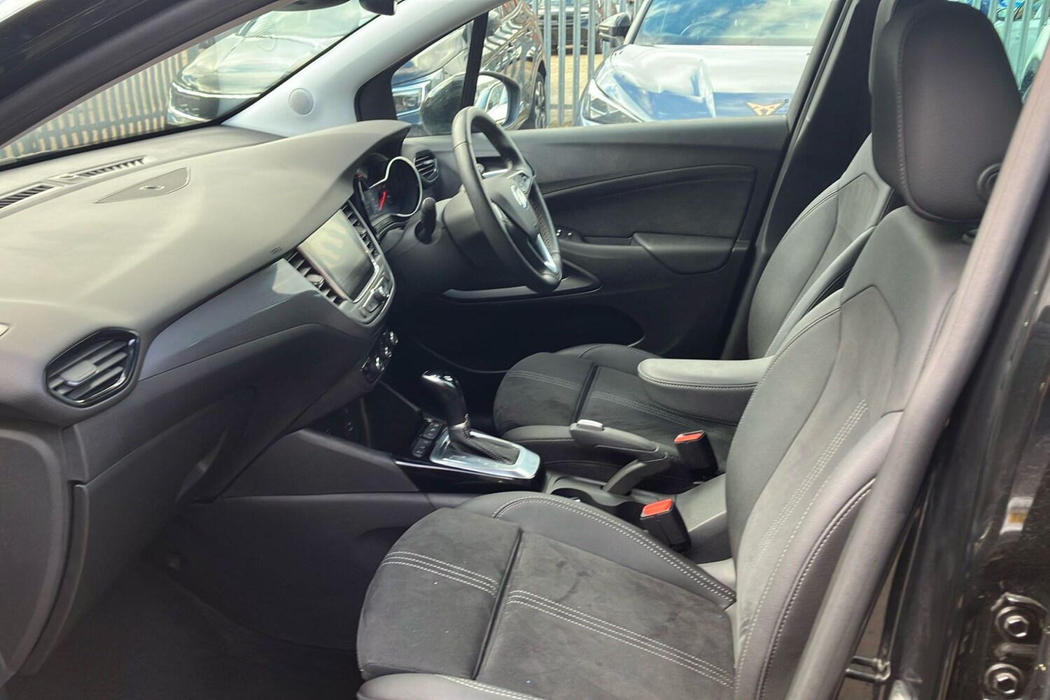 Used Vauxhall Crossland 2024 for sale - 75951178: Photo 3