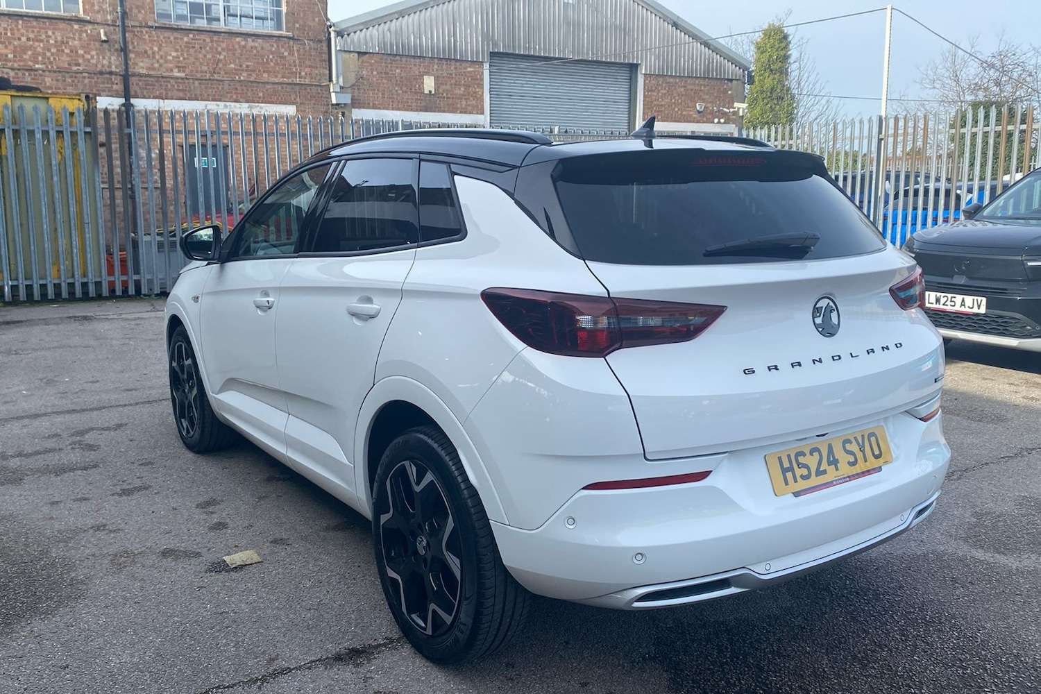 Used Vauxhall Grandland 2024 for sale - 77792695: Photo 2