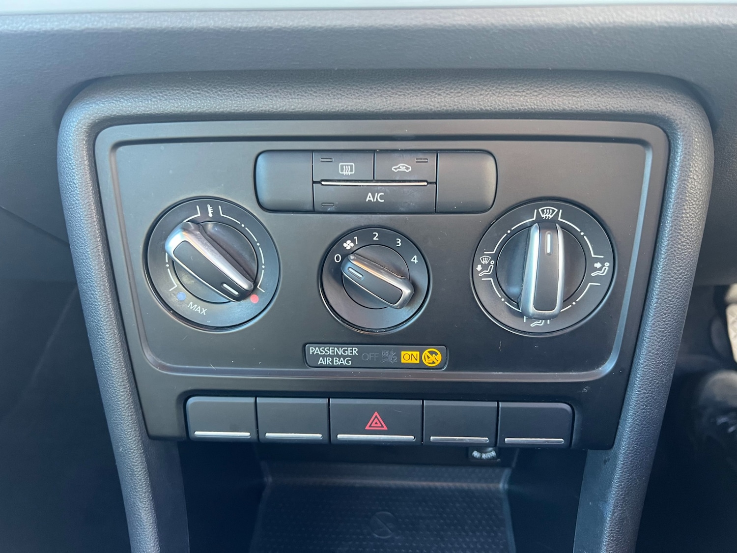 Used Volkswagen Beetle 2014 for sale - 77352169: Photo 25