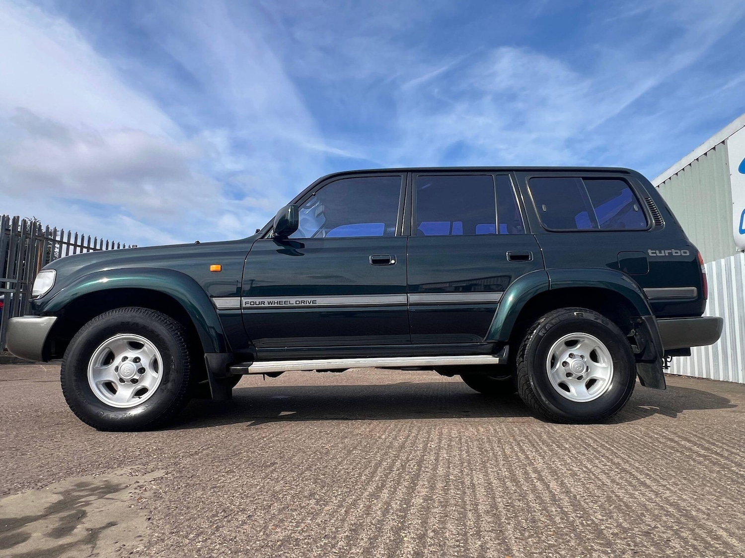 Used Toyota Land Cruiser 1996 for sale - 76802388: Photo 4